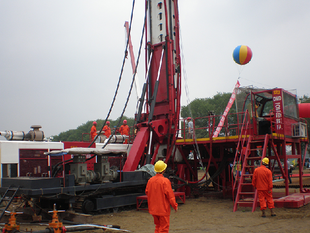 MD-900 crawler coalbed methane multifunctional drilling rig